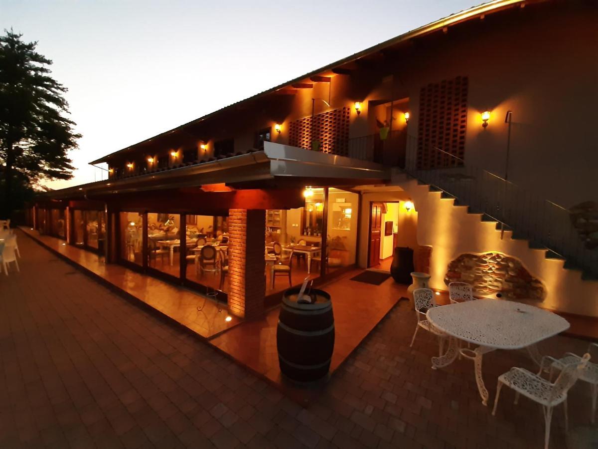 Pombia La Locanda Della Staffa מראה חיצוני תמונה